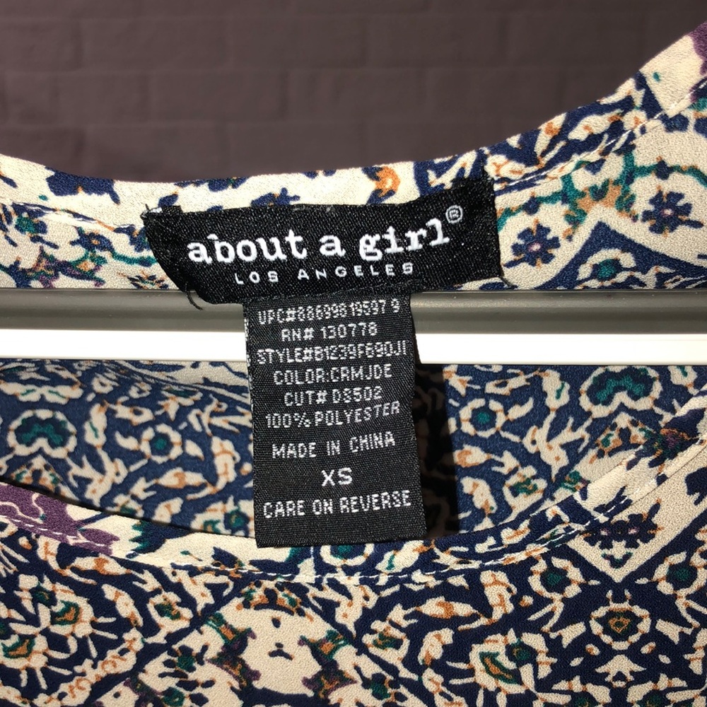 Patterned Blouse! - Picture 3 of 3